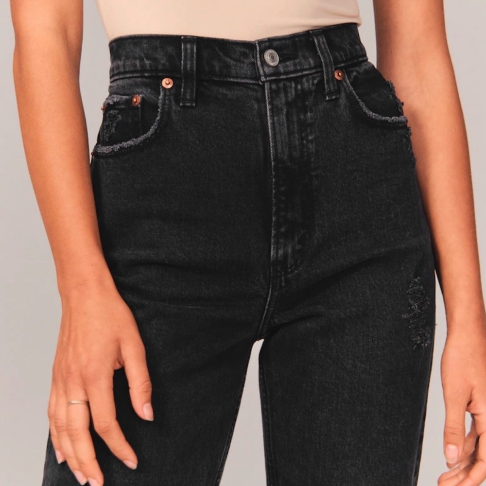 Abercrombie & Fitch 90s Straight Ultra High Rise Jeans in “Black Destroy,” 32 S - Picture 4 of 9